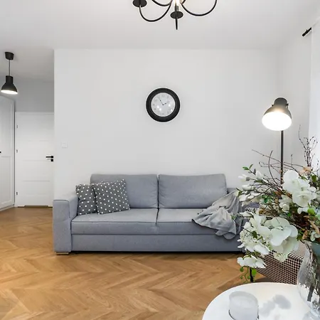 Chwaliszewo Elegant With Balcony In By Renters דירה פוזנן